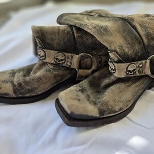 Harley-Davidson Distressed Tan and Black Boots